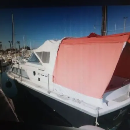 Bateau Entre Terre Sauvage Et 보트호텔 생트마리라메르